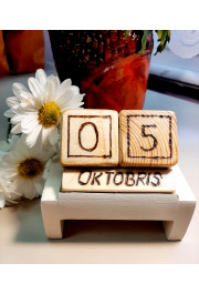 Koka mazais galda kalendārs no "Draviniekiem" 